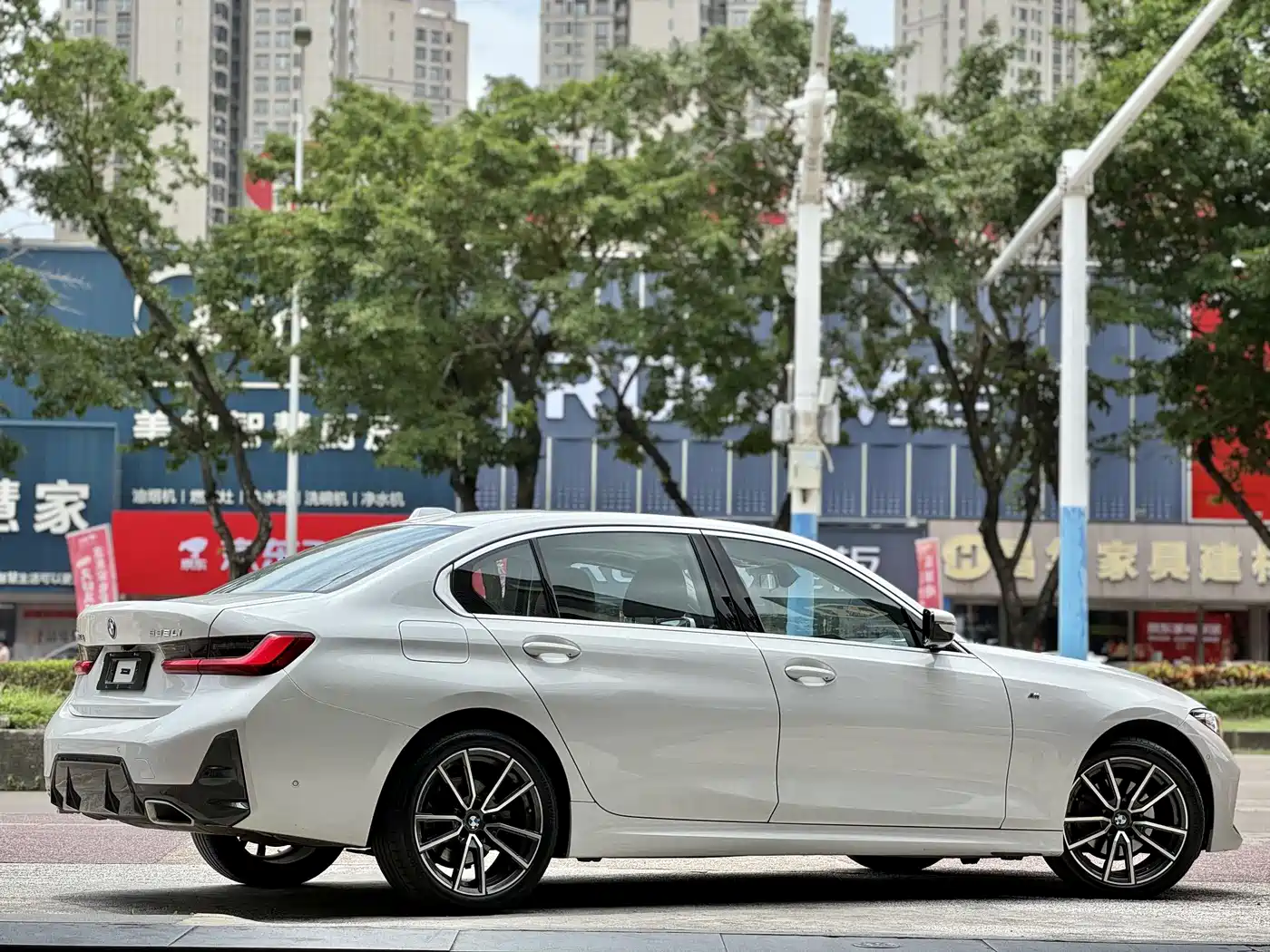 BMW 3 Series 2024 325Li M Sport Package фото 9