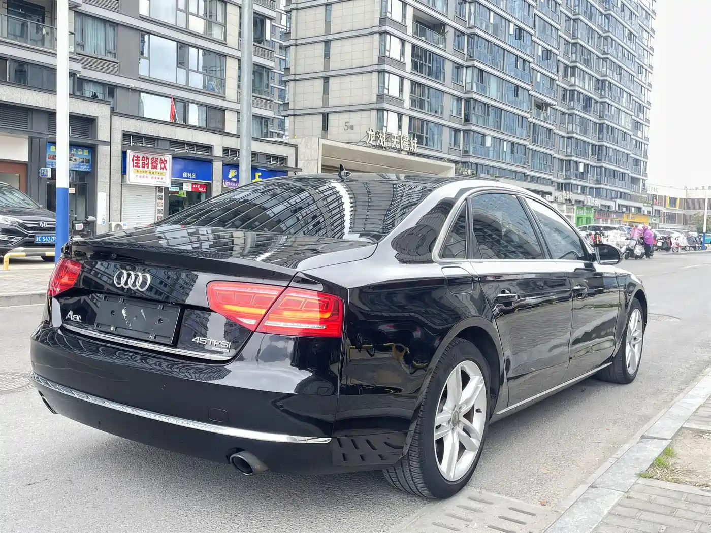 Audi A8 2013 A8L 45 TFSI quattro Exclusive фото 11