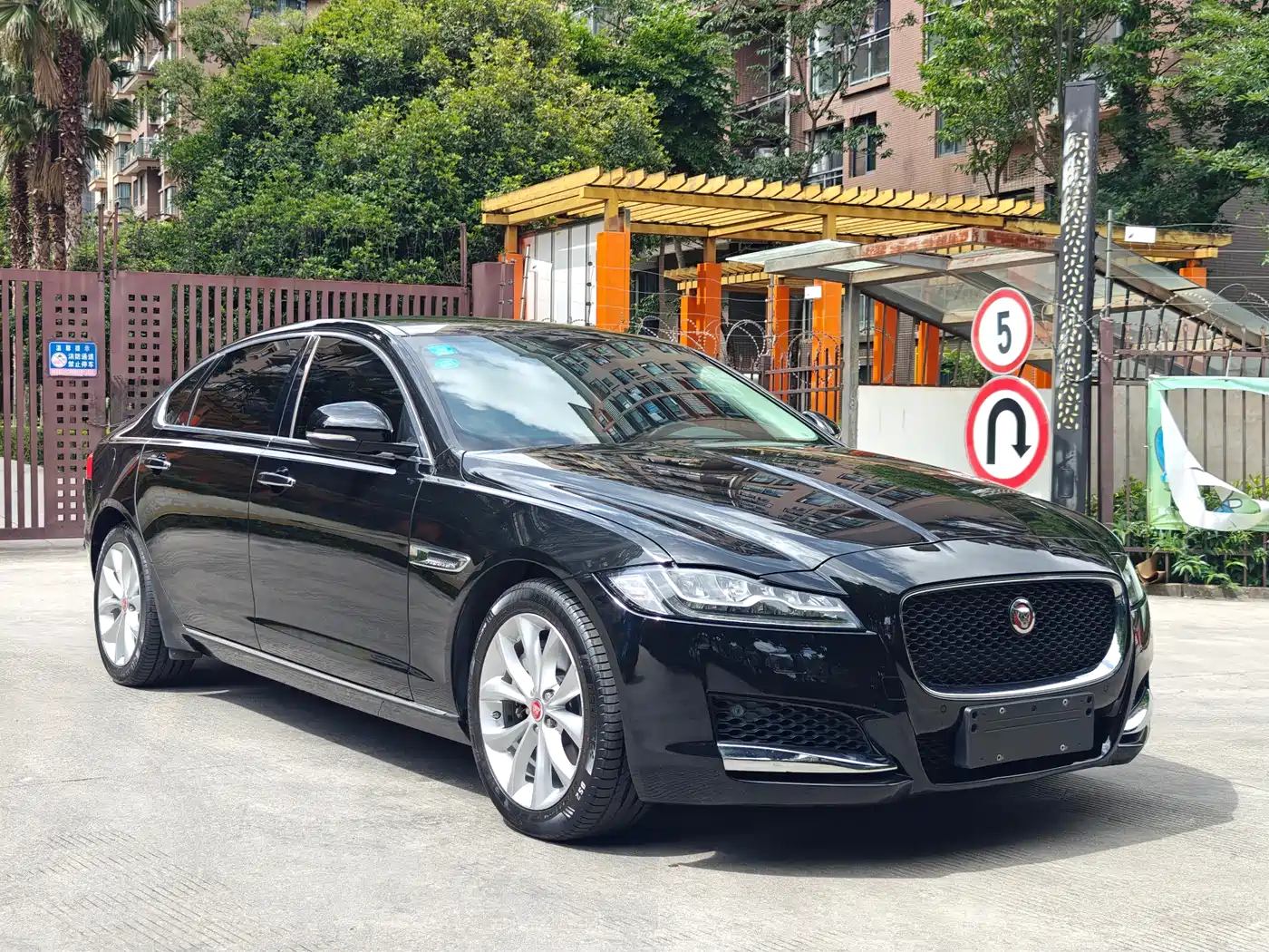 Jaguar XFL 2019 XFL 2.0T 250PS FWD Luxury Edition фото 3