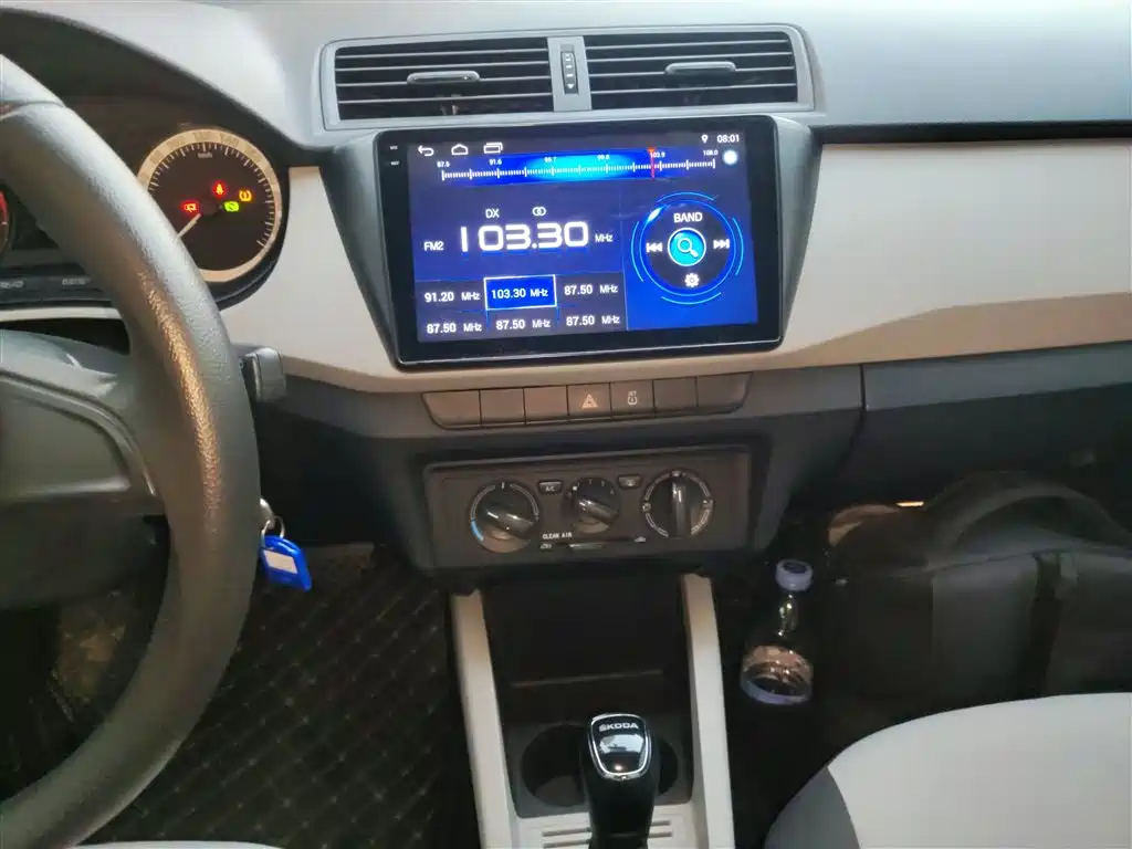 Škoda Fabia 2017 1.4L Auto Car Enjoy Edition фото 10