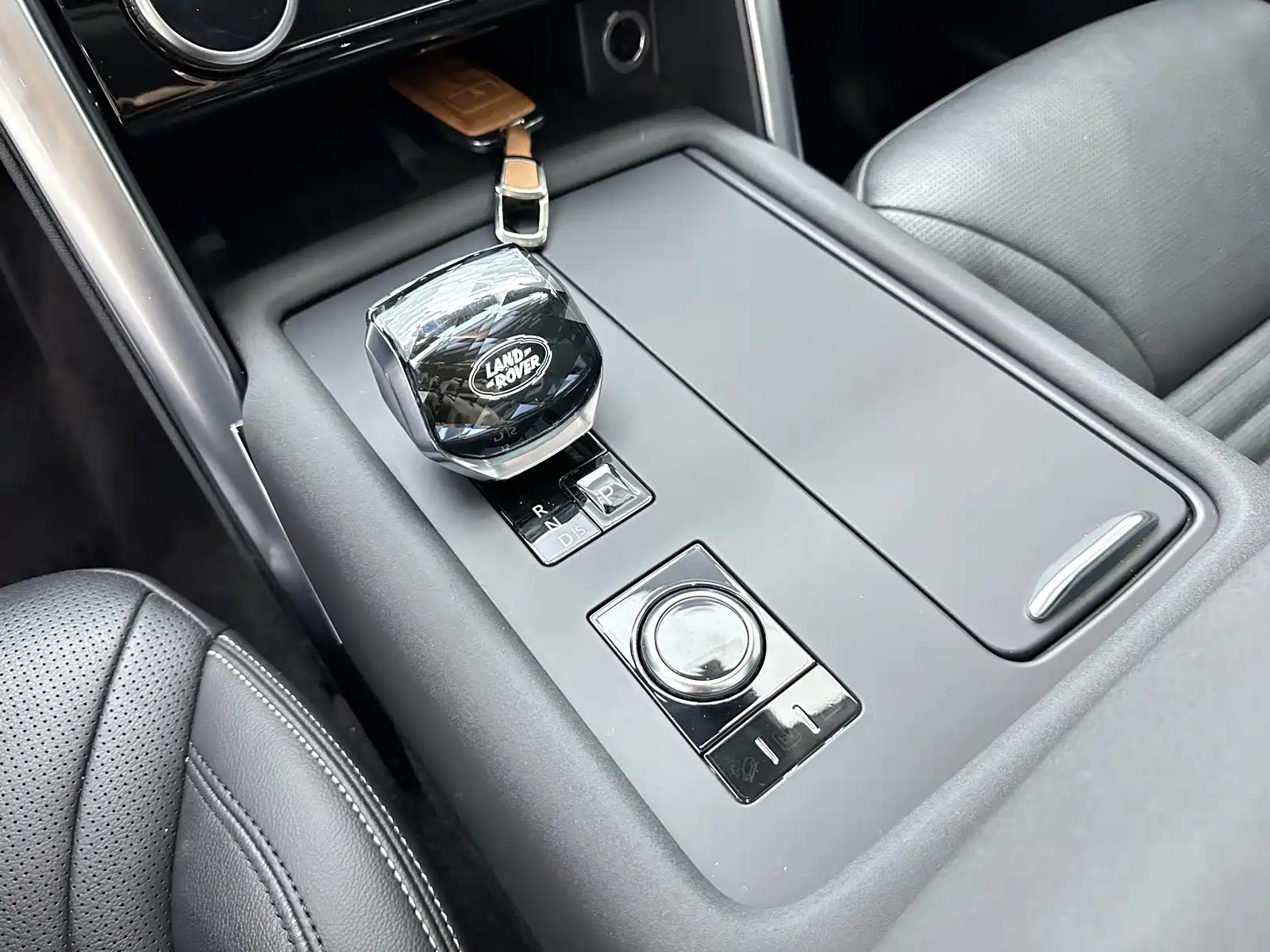Фото 8 - Land Rover Discovery
