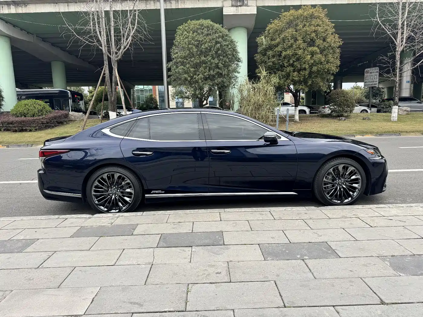 Lexus LS 2020 500h Excellence (China V) фото 3