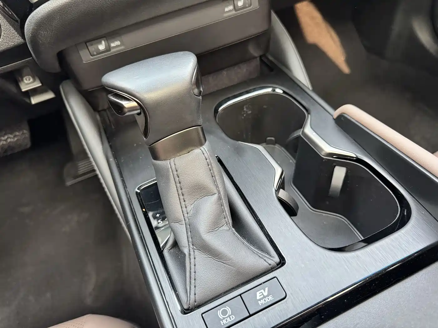 Lexus ES 2022 300h Excellence Edition фото 7