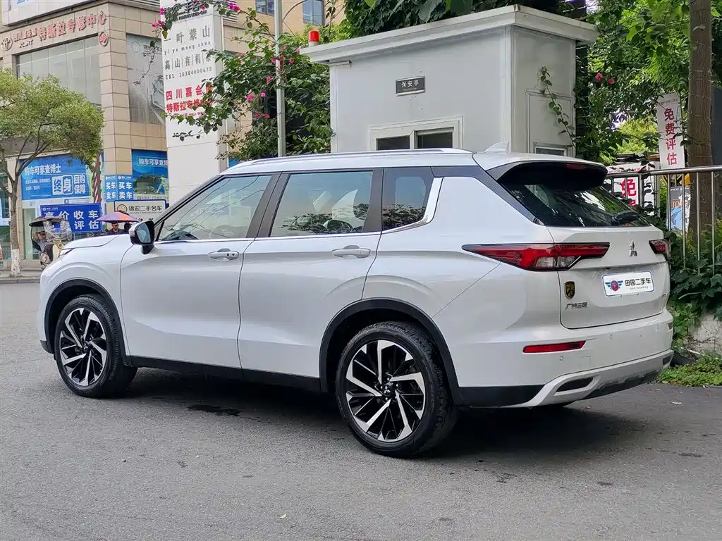 Mitsubishi Outlander 2023 1.5T CVT 2WD Prestige Edition 7-seater фото 4
