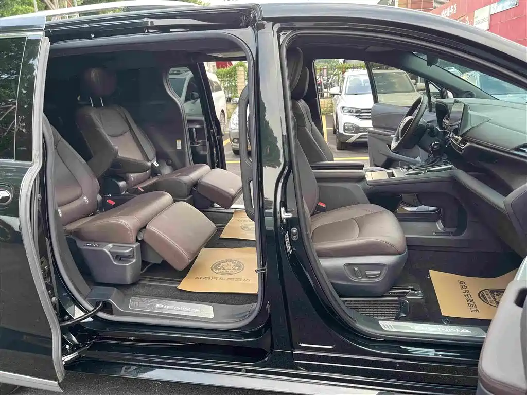 Фото 20 - Toyota Sienna