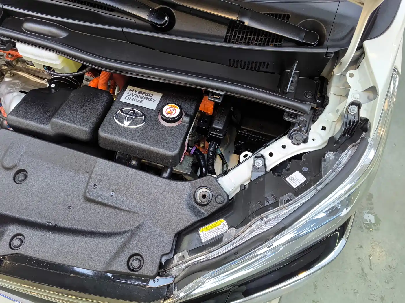Toyota Vellfire 2019 Hybrid 2.5L HV Premium Edition фото 29