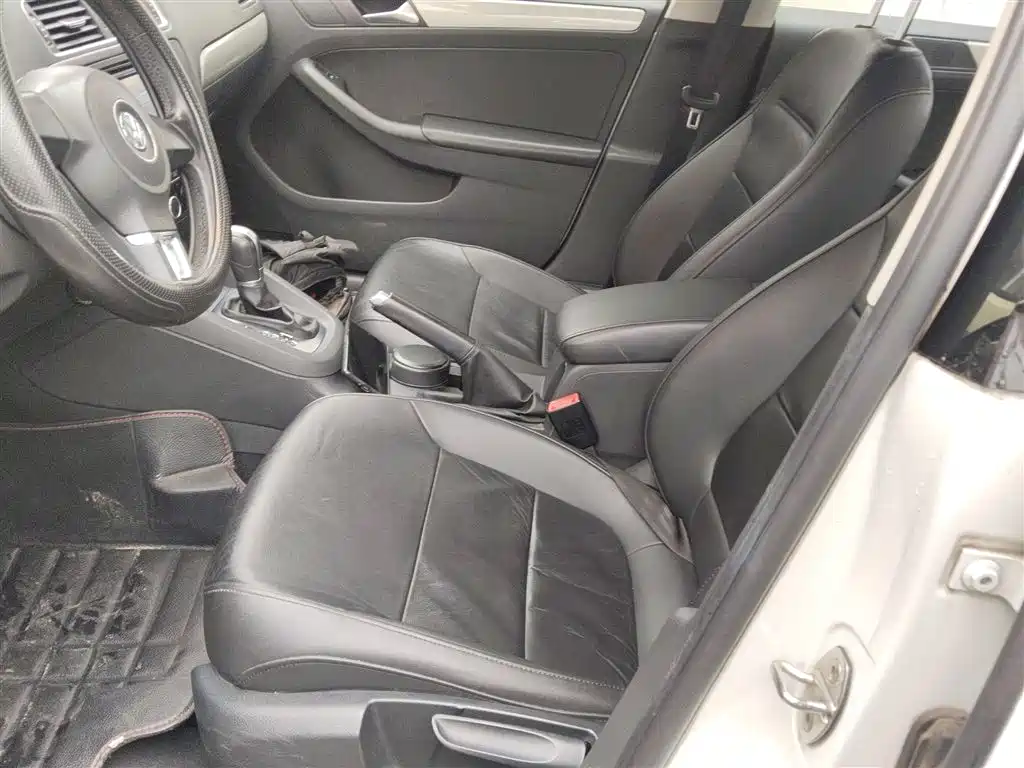 Volkswagen Sagitar 2014 Facelift 1.6L Automatic Leading Version фото 12