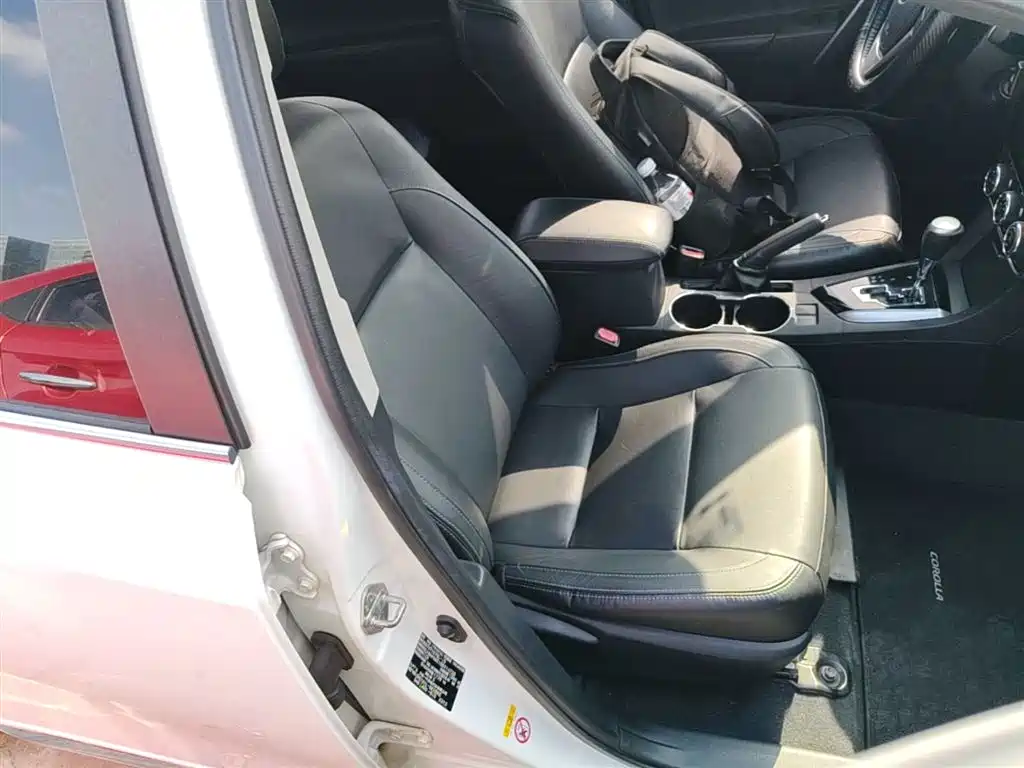 Toyota Corolla 2014 1.6L CVT GL-i Leather Edition фото 25