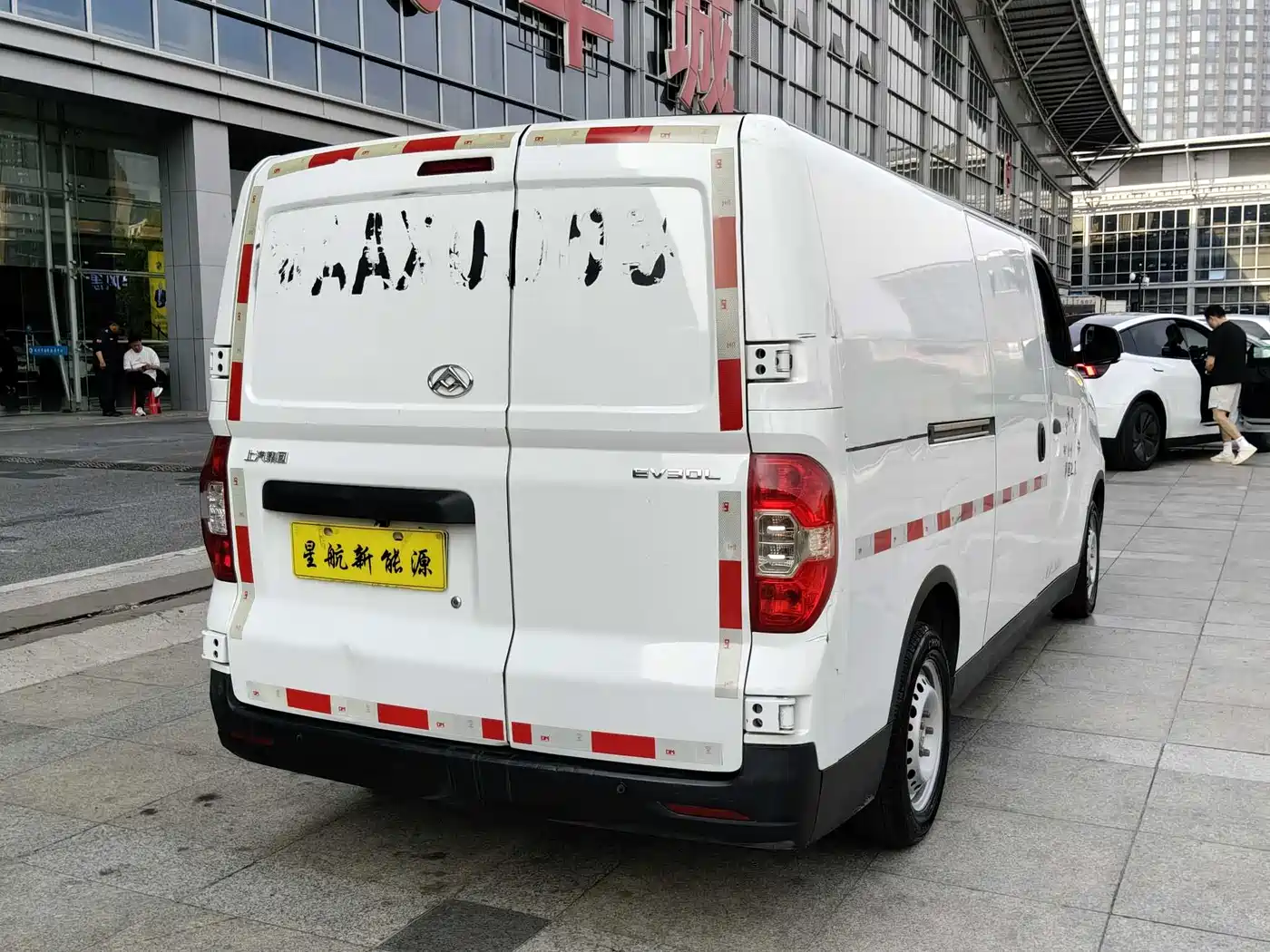 SAIC Maxus Maxus EV30 2022 Pure Electric Smart Logistics Expert Long Axle Guoxuan фото 5