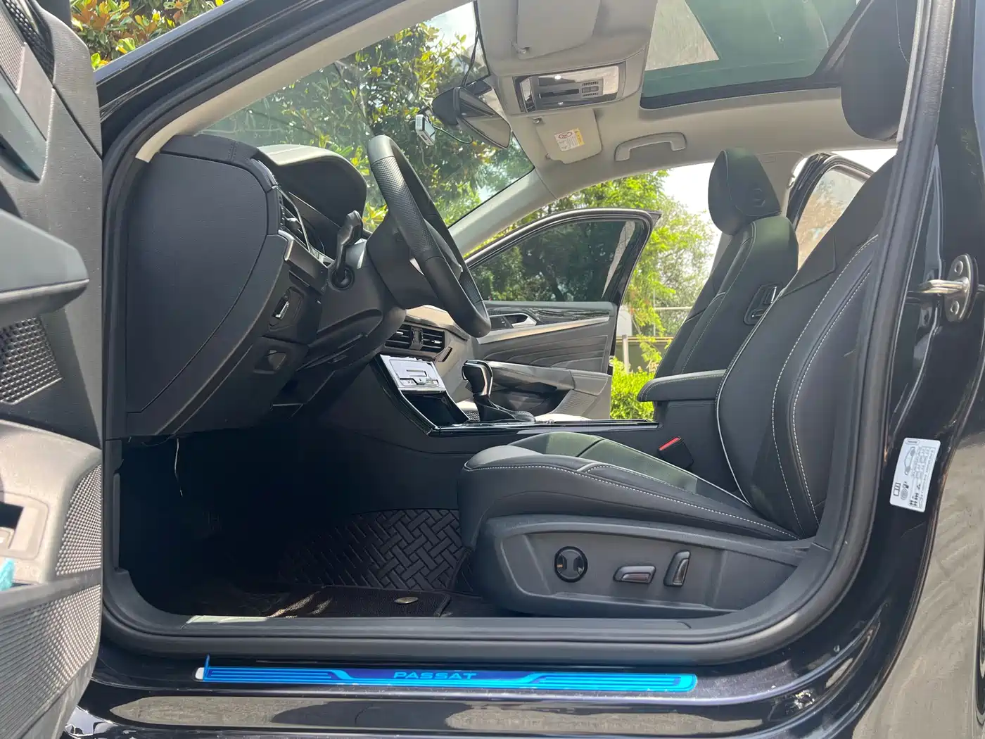 Volkswagen Passat 2023 330TSI Starlight Elite Edition фото 8