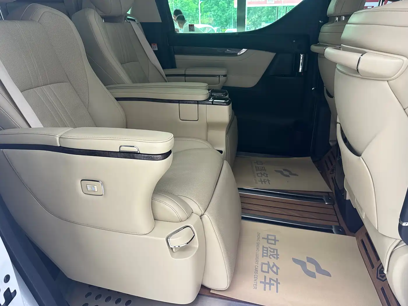 Toyota Alphard 2021 Hybrid 2.5L Premium фото 27