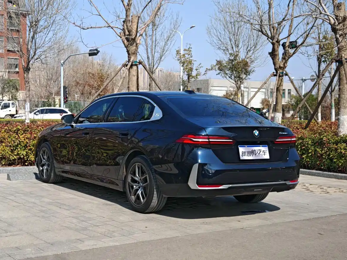 BMW 5 Series 2024 530Li Leading Model Luxury Package фото 6