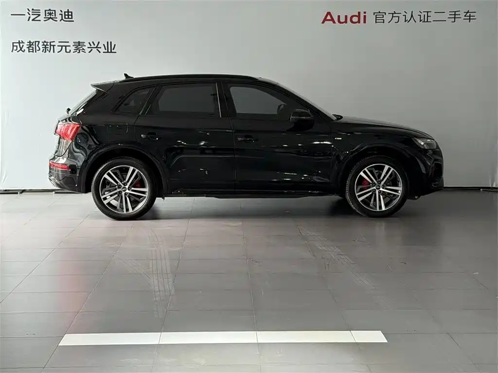 Audi Q5L 2023 40T Luxury Dynamic фото 3