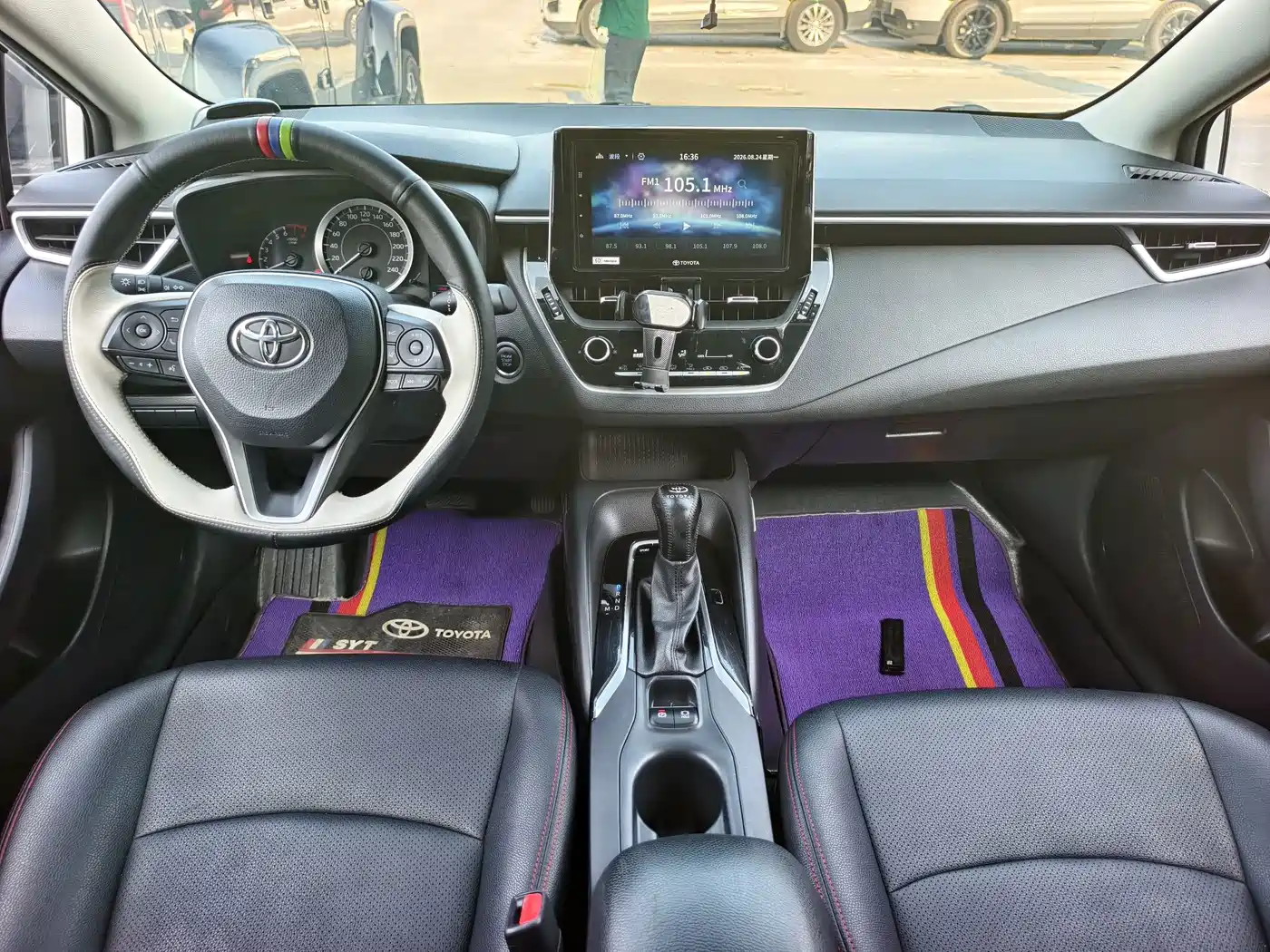 Фото 10 - Toyota Corolla