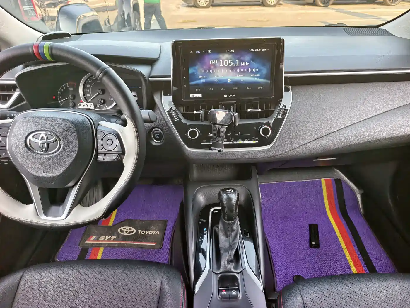 Фото 9 - Toyota Corolla