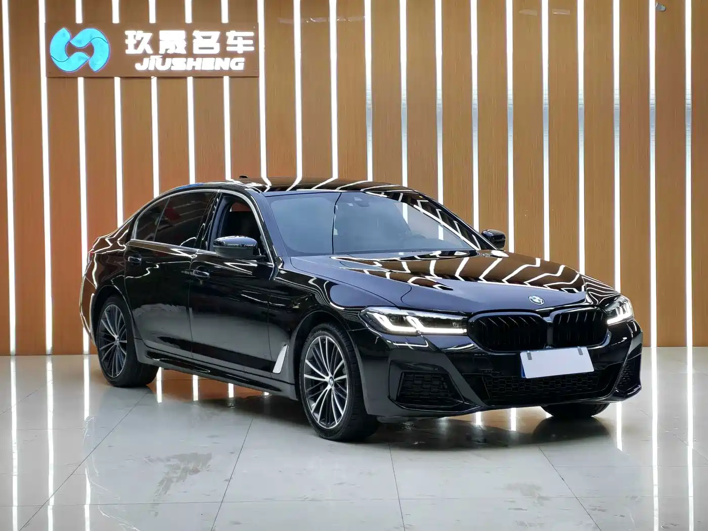 Фото 3 - BMW 5 Series