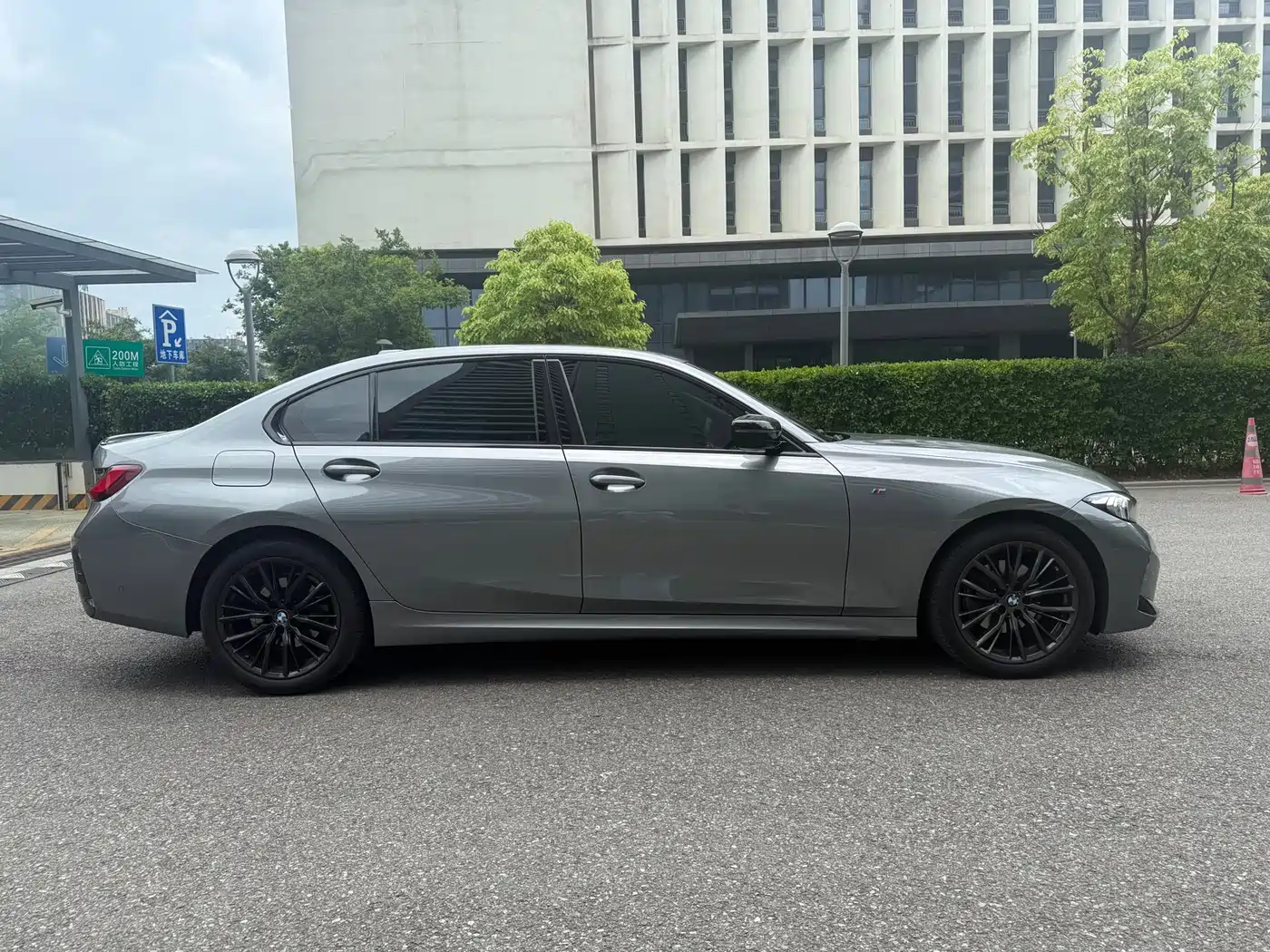 BMW 3 Series 2024 325Li M Sport Shadowline Package фото 4
