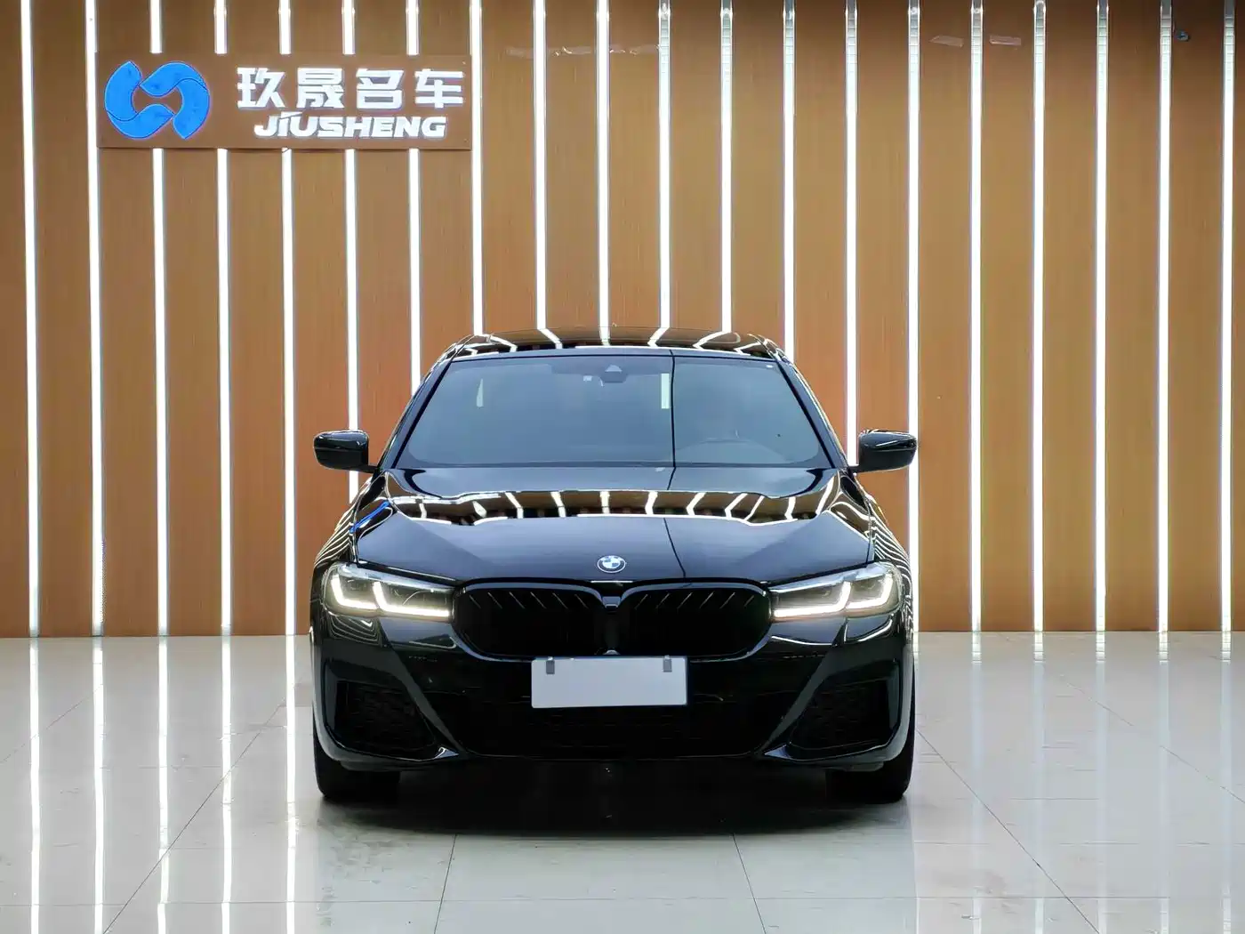Фото 2 - BMW 5 Series