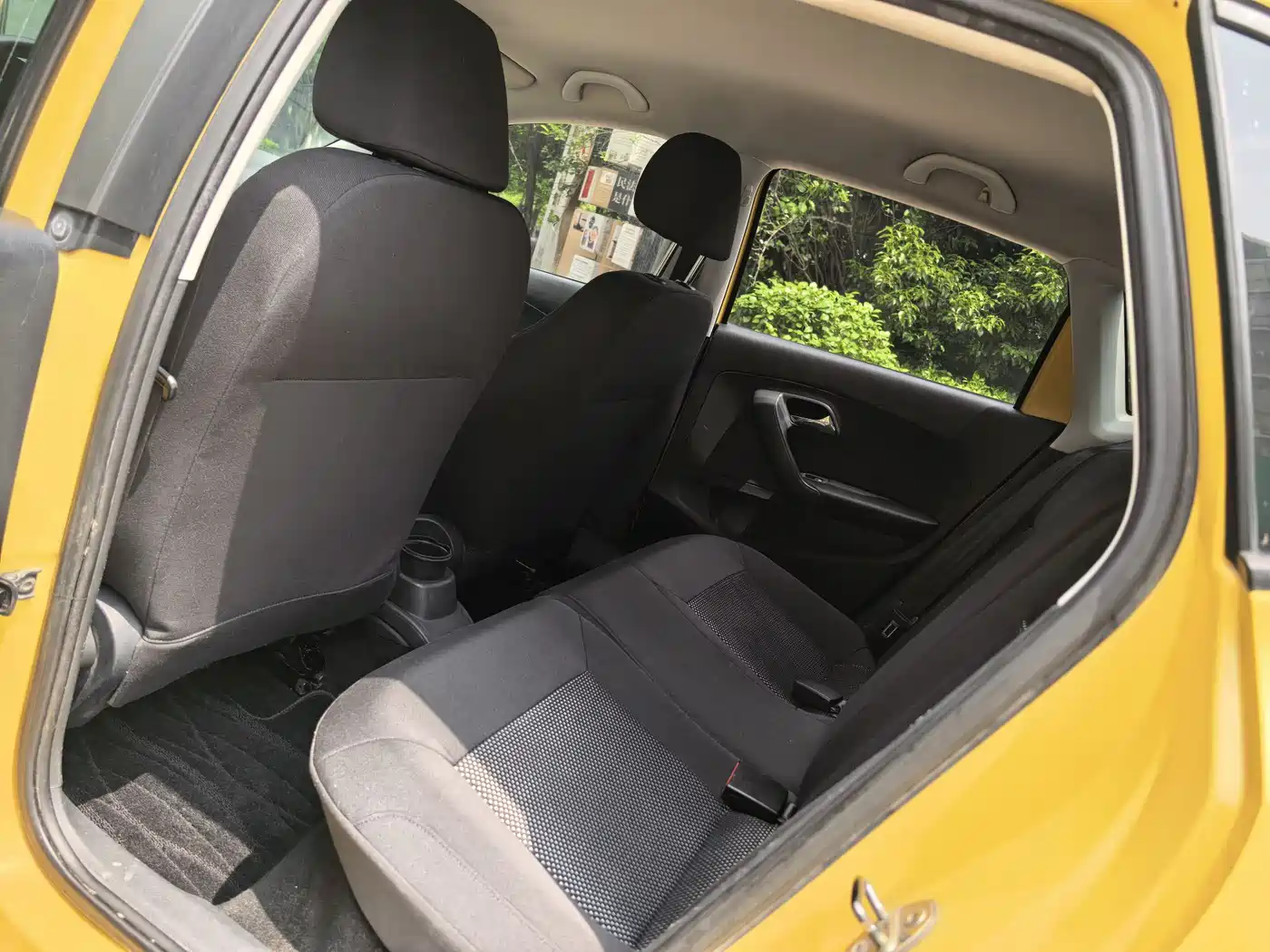 Volkswagen Polo 2011 1.4L Automatic Style Edition фото 9
