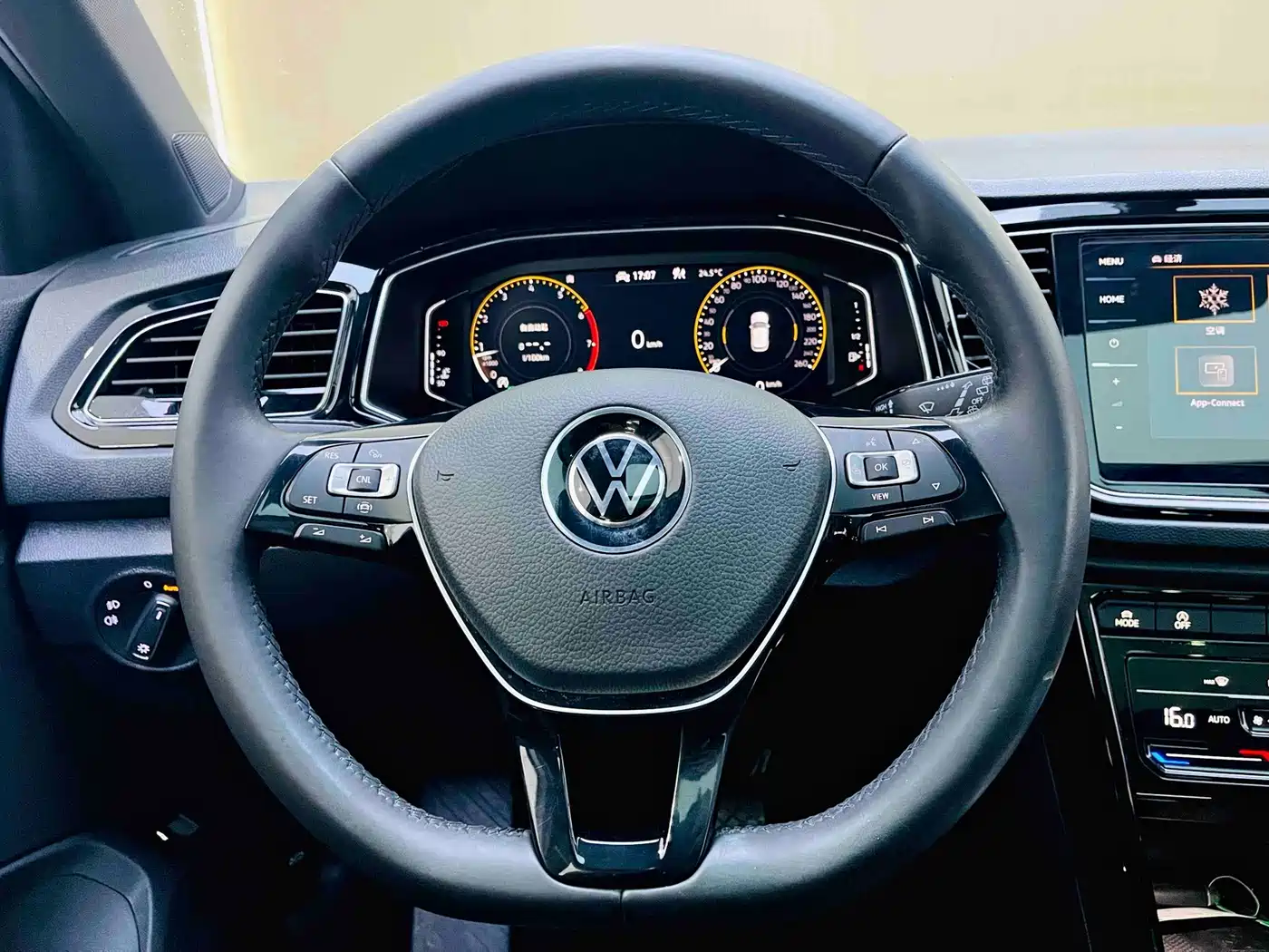 Volkswagen T-Roc, миниатюра 10