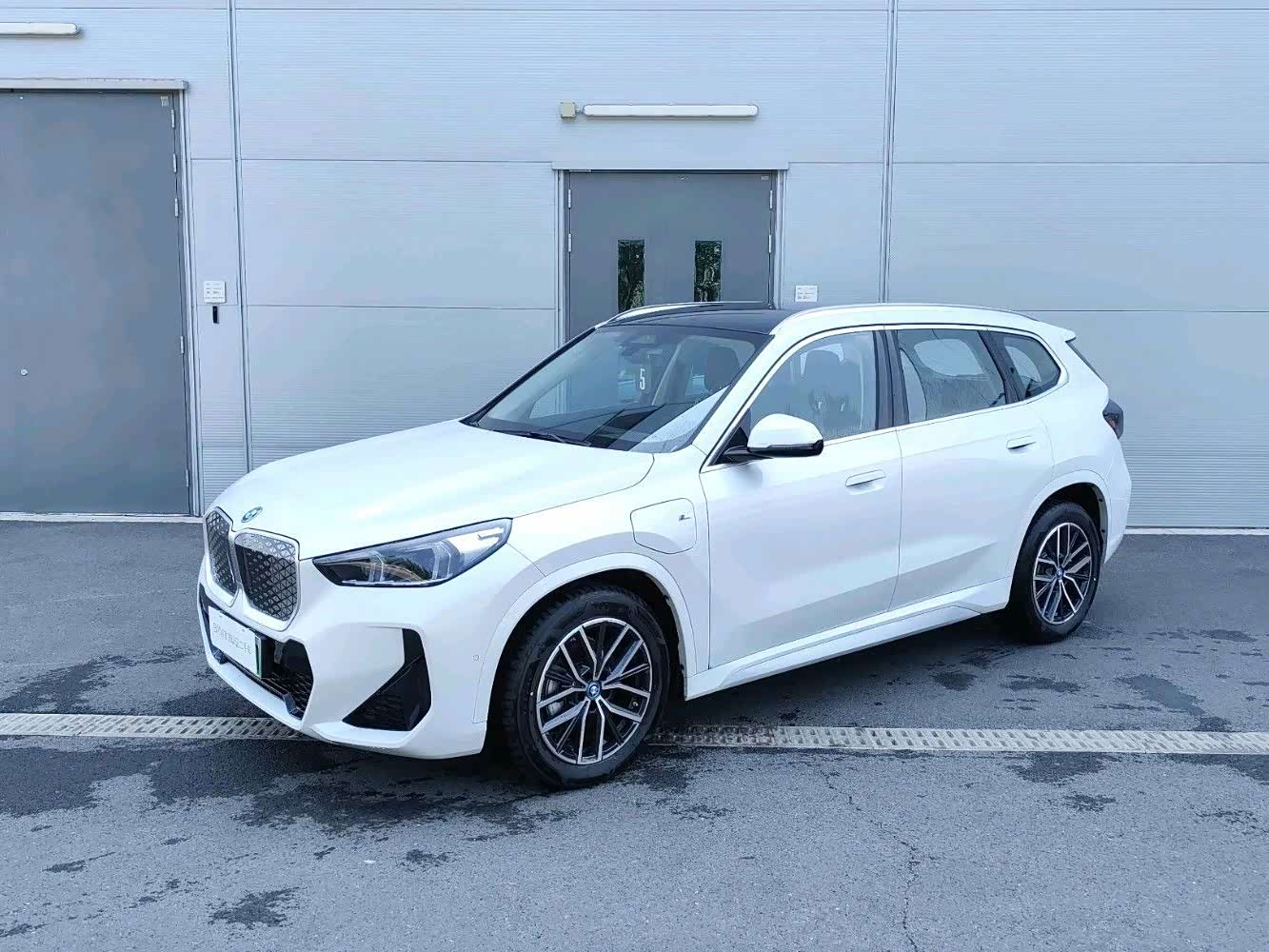 BMW iX1