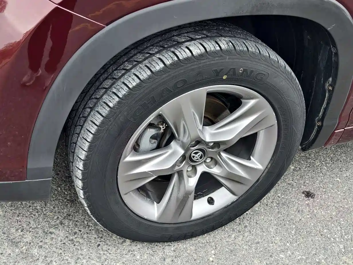 Фото 18 - Toyota Highlander