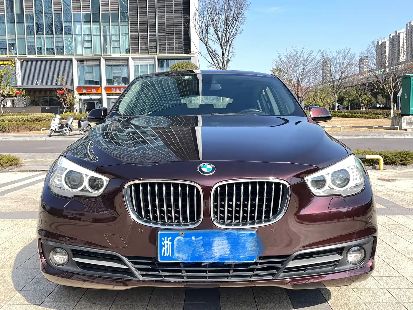 BMW 5 Series GT 2014 528i Leading фото 3