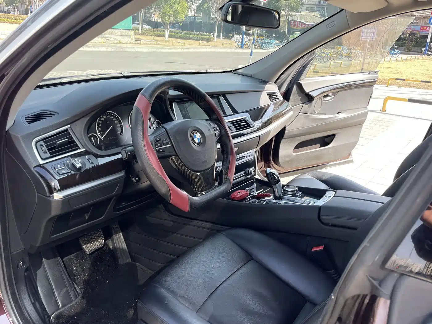 BMW 5 Series GT 2014 528i Leading фото 9