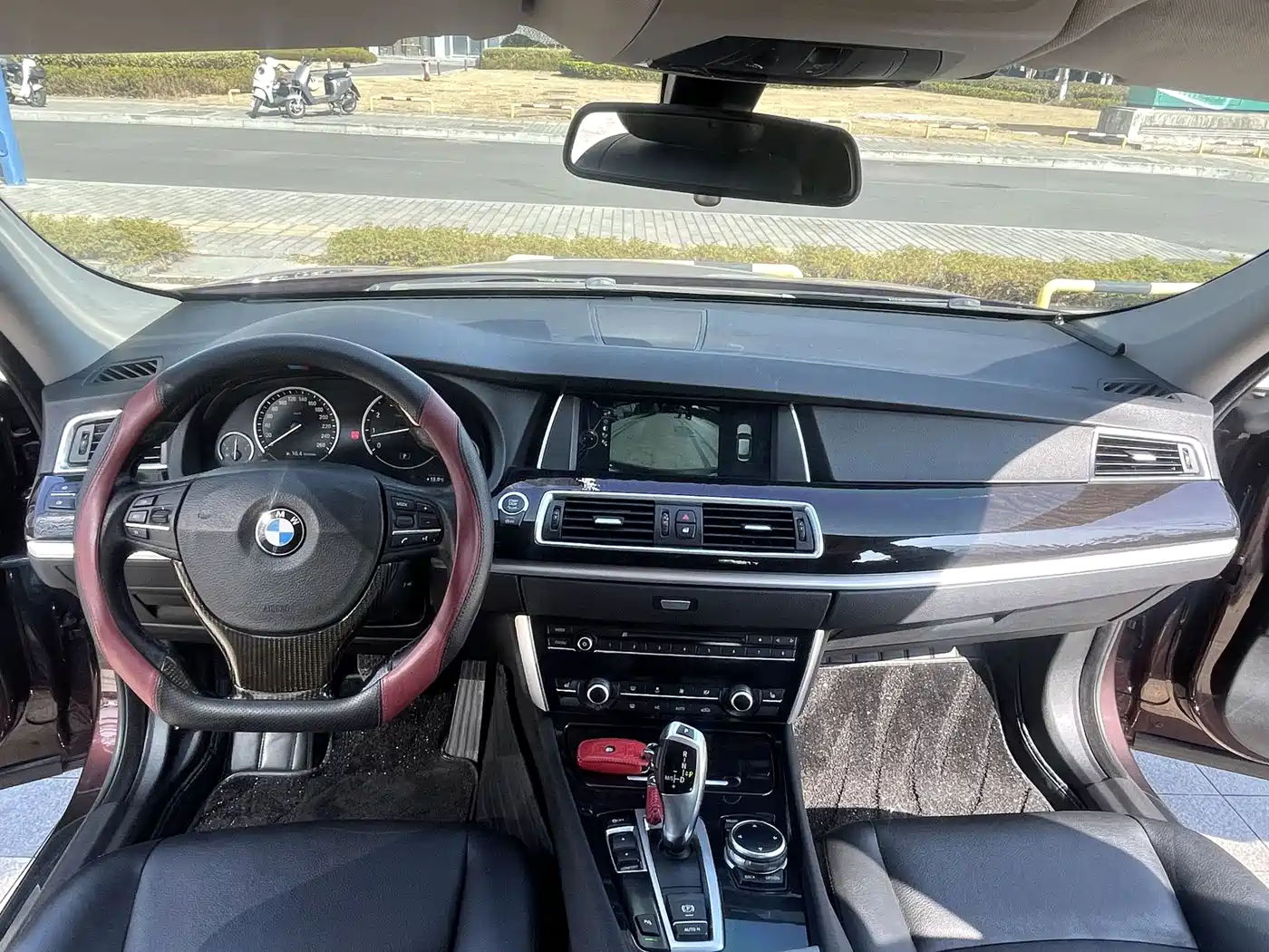 BMW 5 Series GT 2014 528i Leading фото 5