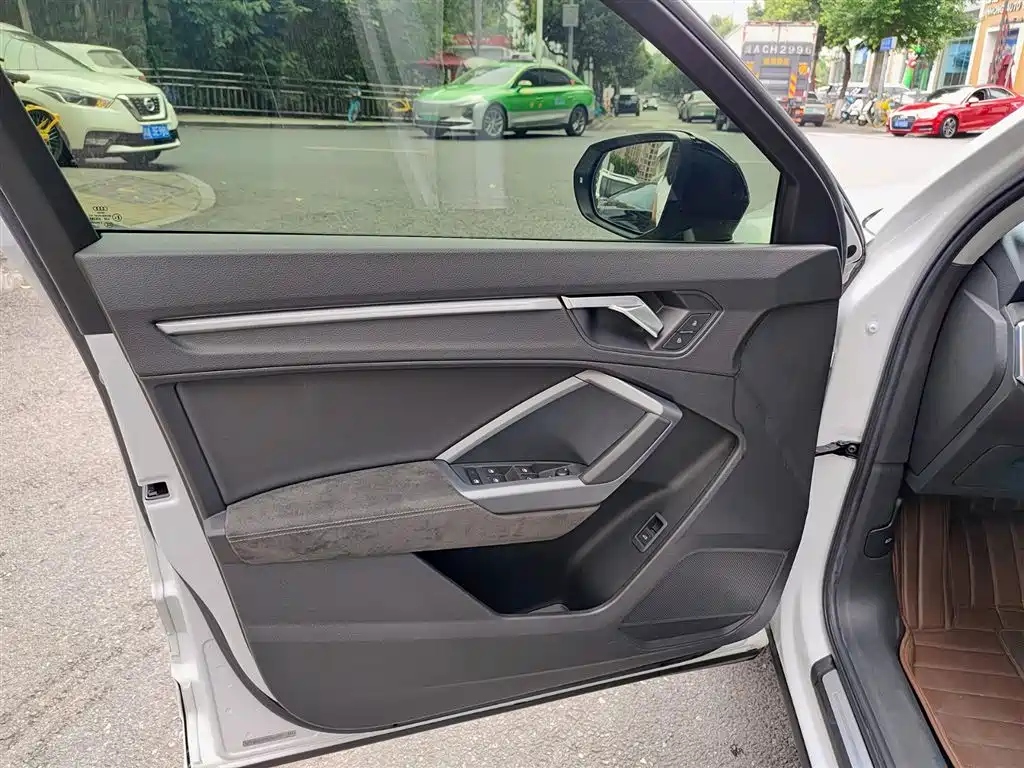 Audi Q3 Sportback 2022 40 TFSI Fashion фото 6