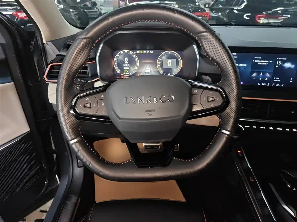 Lynk & Co 06 2020 1.5T Halo фото 11