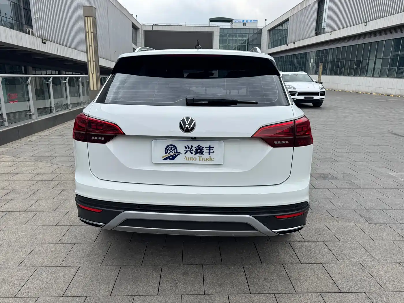 Volkswagen Tayron 2022 280TSI 2WD Luxury Smart Connect Edition фото 8