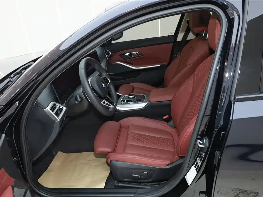 BMW 3 Series 2025 330Li M Sport Night Edition фото 18