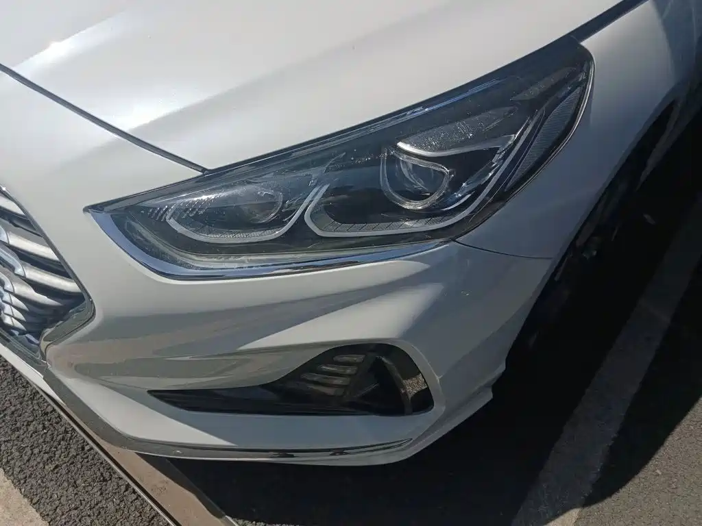 صورة 18 - Hyundai Sonata