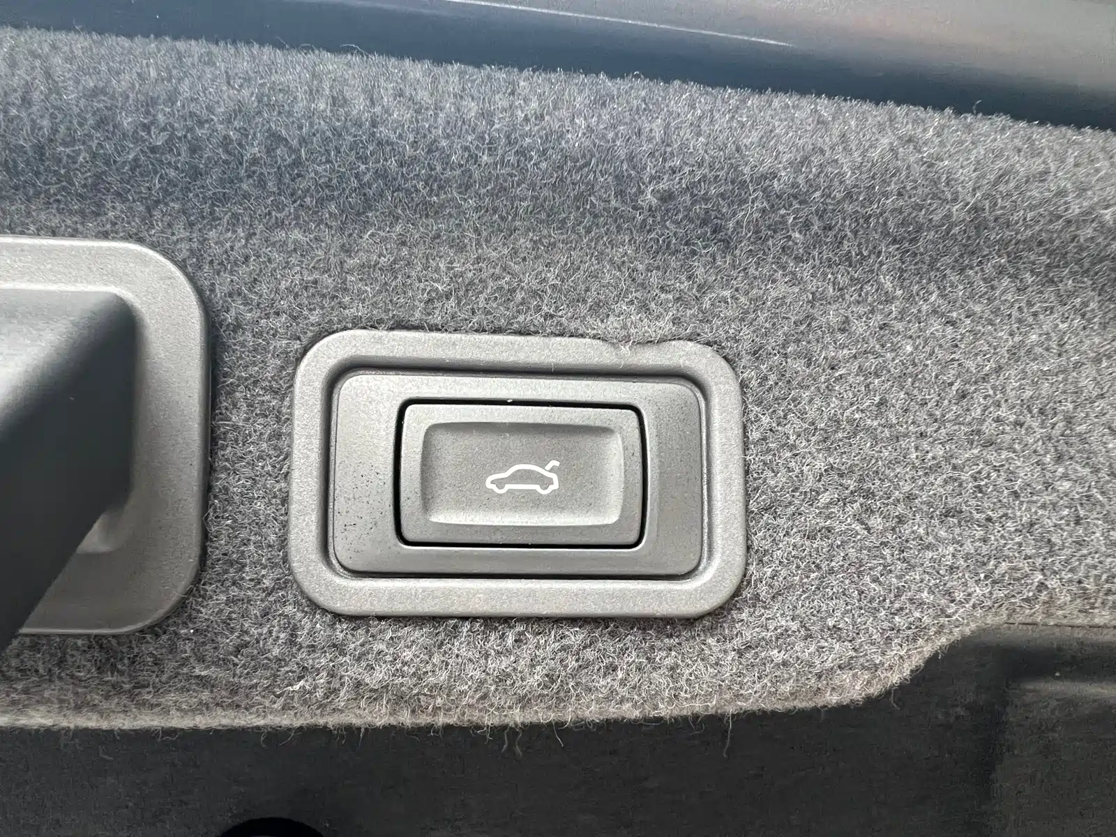 Фото 16 - Audi A8