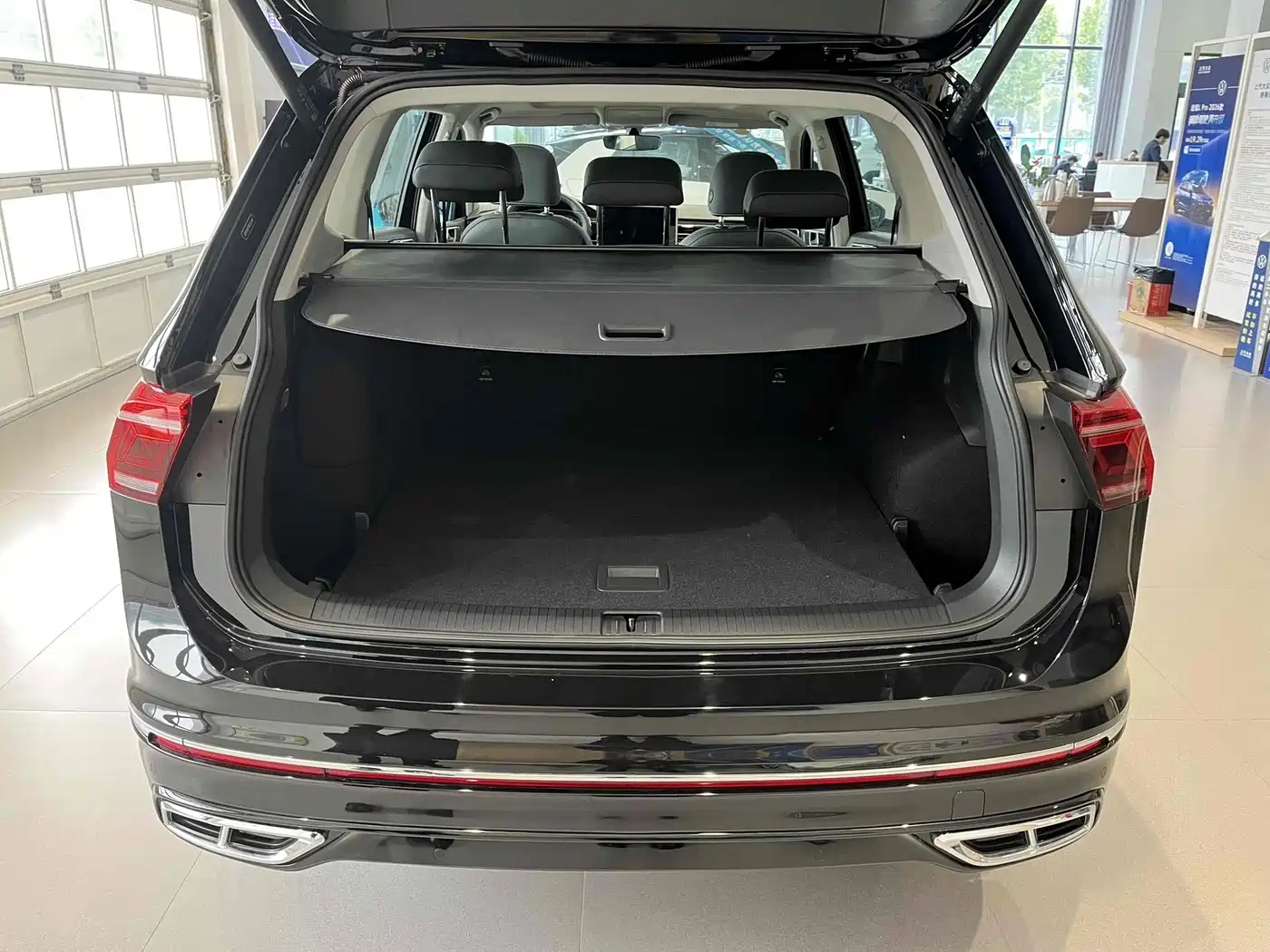 Volkswagen Tiguan L PHEV 2023 430PHEV Plug-in Hybrid Premium фото 11