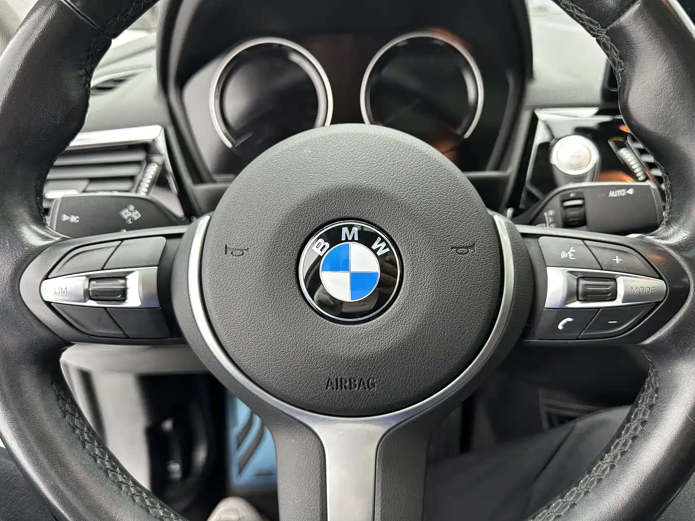 BMW 1 Series 2023 120i M Sport Shadow Edition фото 13