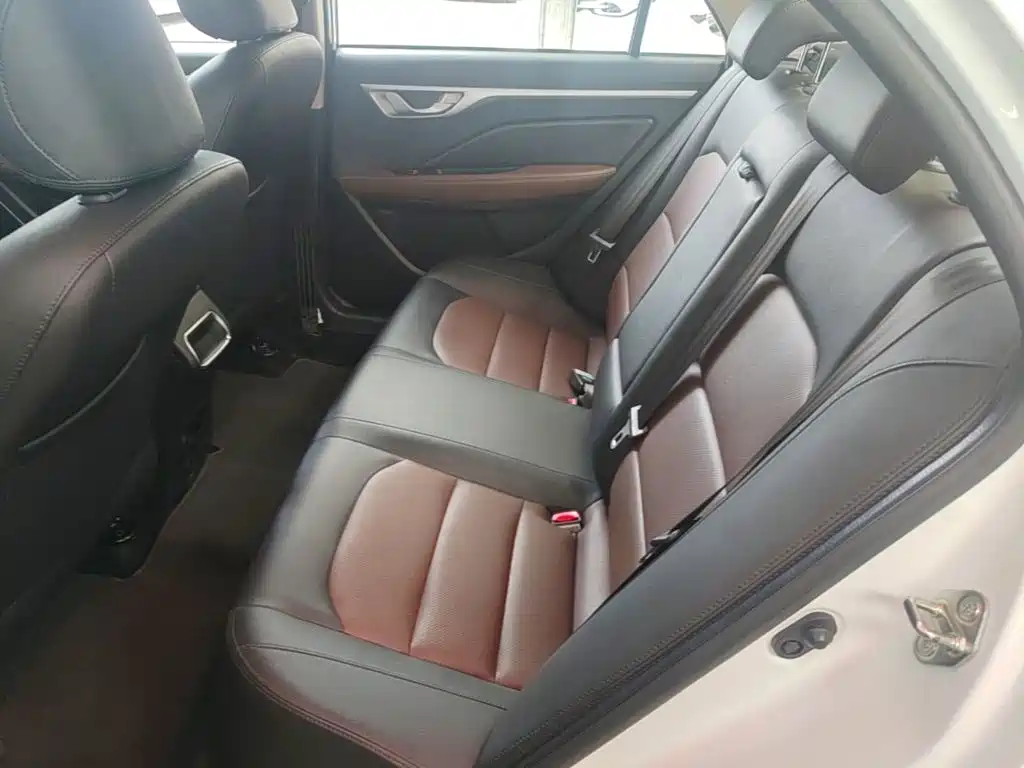 Фото 17 - Geely Vision