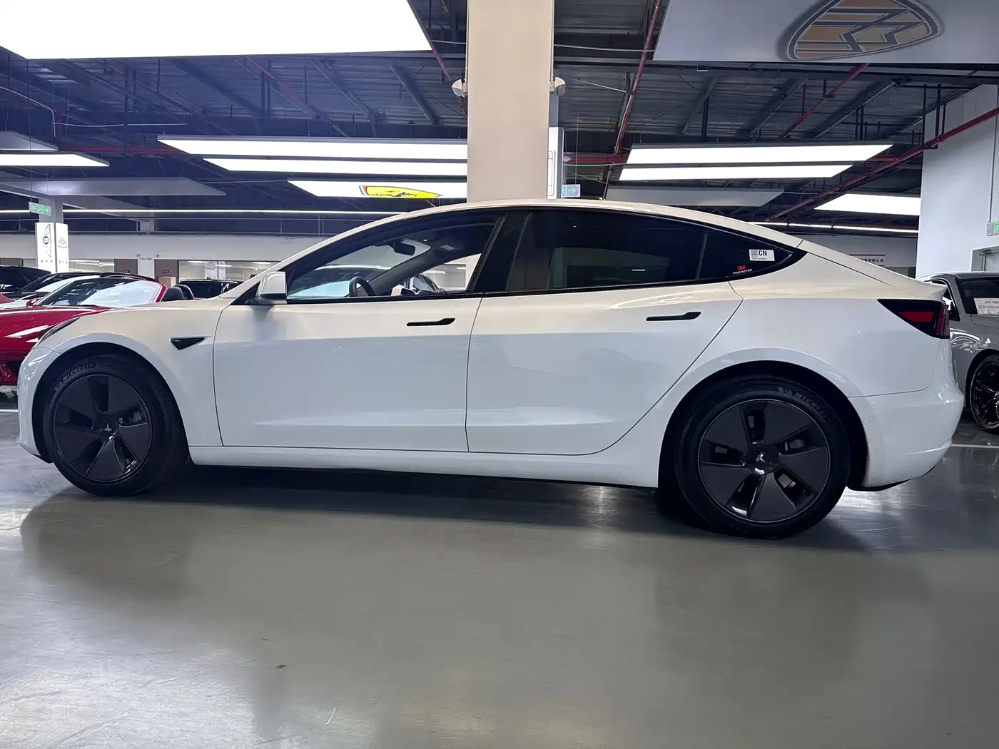 TESLA MODEL 3