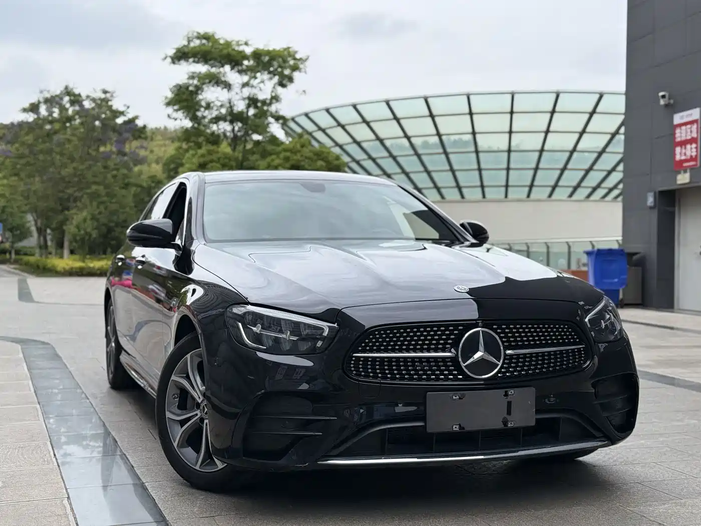 Mercedes-Benz E-Class 2023 E 300 L Sport Fashion фото 3