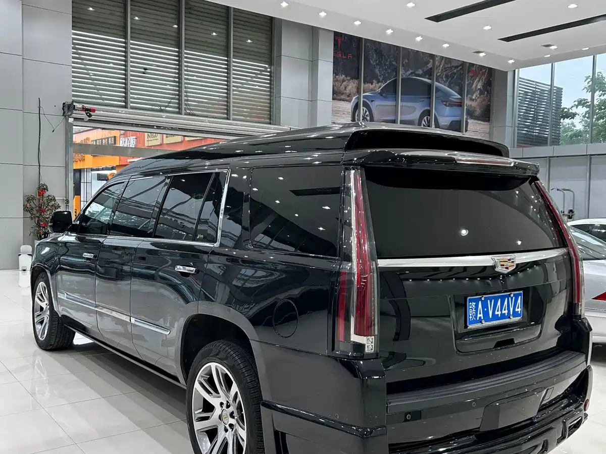 Cadillac Escalade 2017 6.2L ESV Platinum Extended фото 4