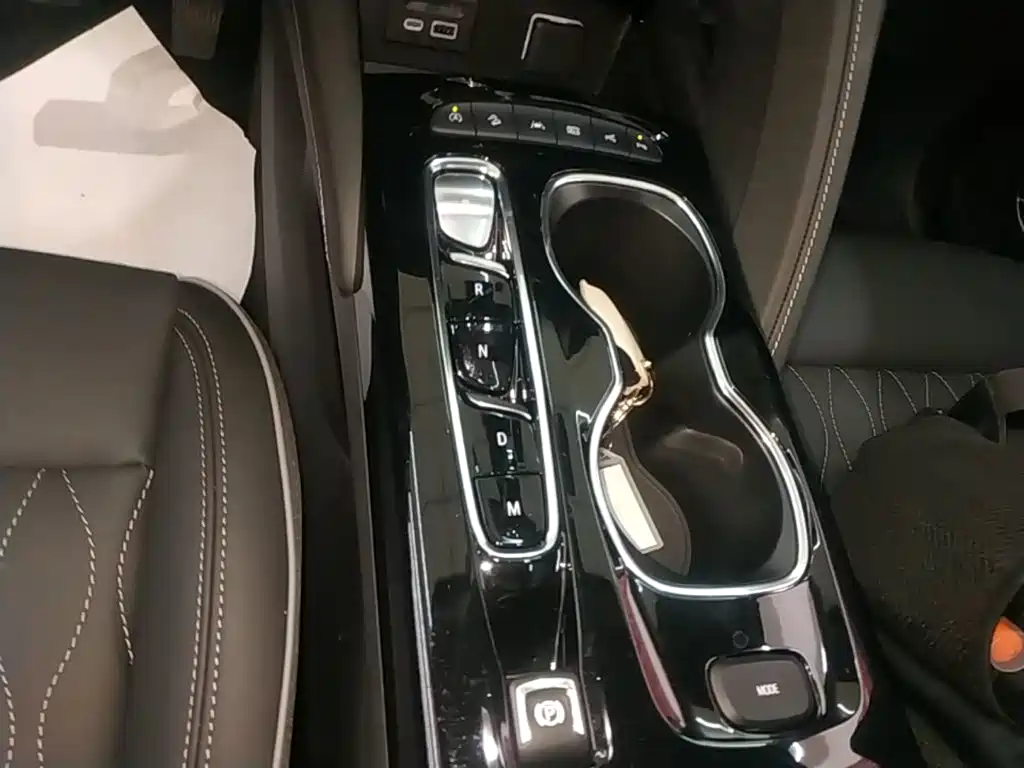 صورة 14 - Buick Envision Plus