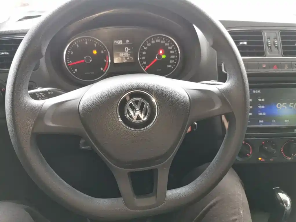 Volkswagen Polo 2014 1.6L Automatic Comfort Edition фото 11