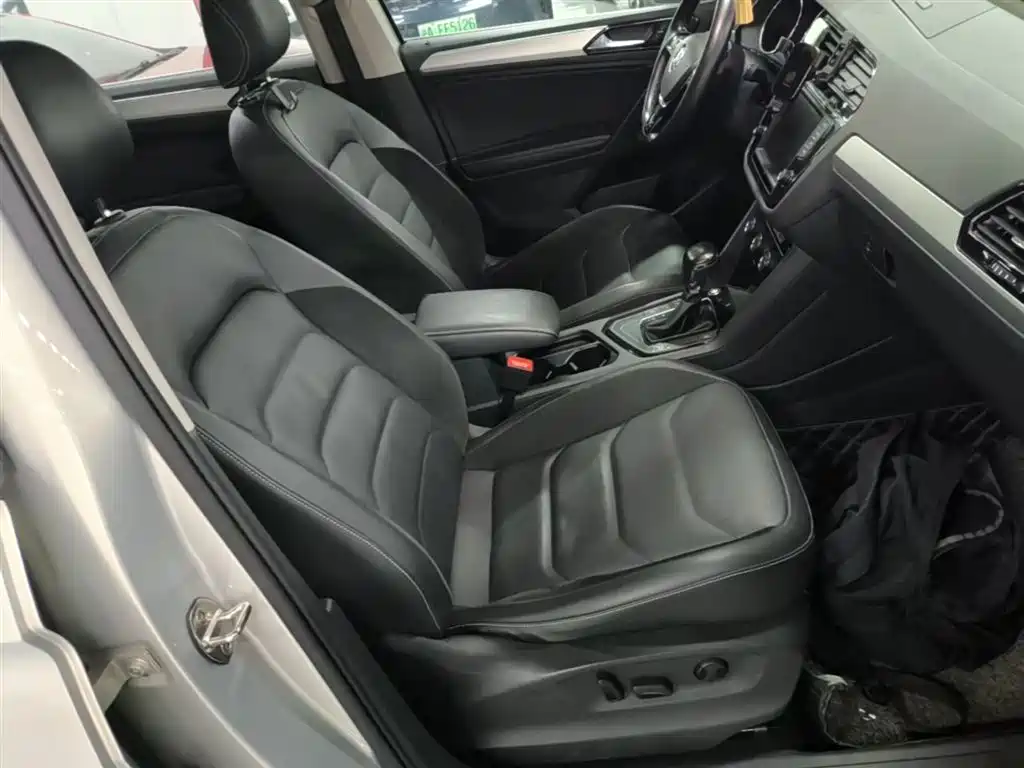 Volkswagen Tiguan L 2017 380TSI Automatic 4WD Luxury Edition фото 25