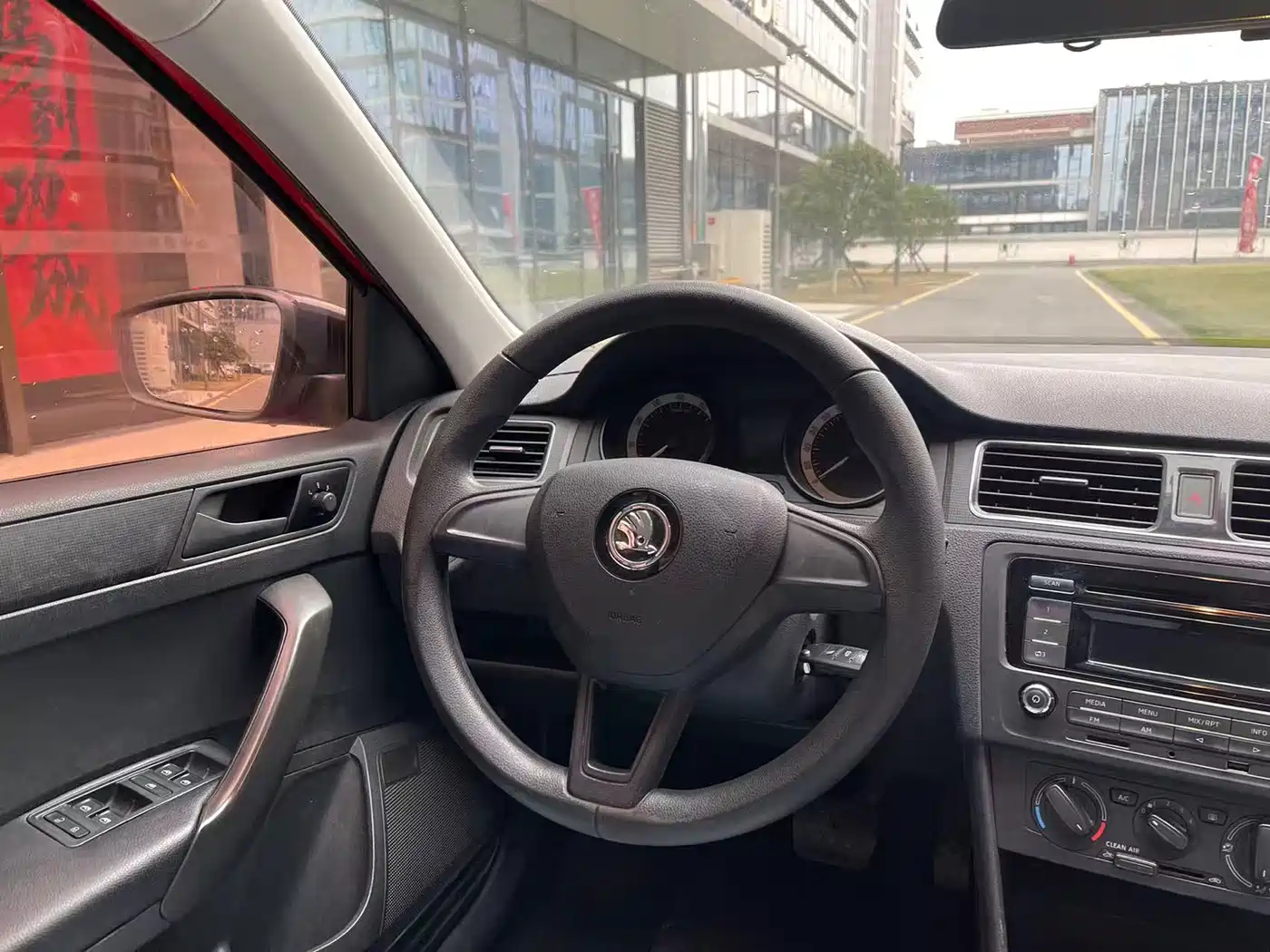 Škoda Skoda Rapid Spaceback 2018 1.6L Automatic Standard фото 10
