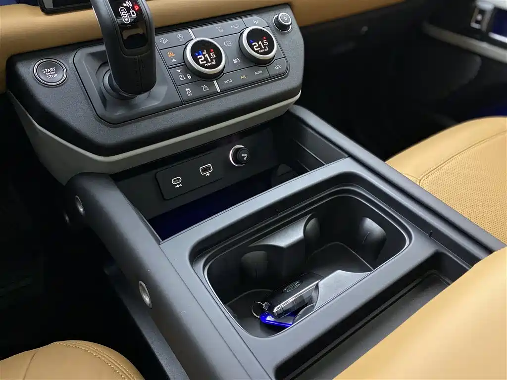 Land Rover Defender 2024 110 3.0T P400 Dark Special Edition фото 18