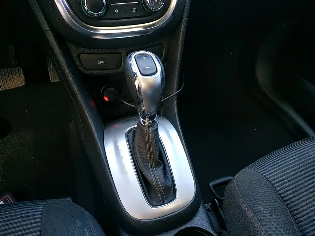 Buick Encore 2015 1.4T Automatic 2WD Urban Elite фото 6