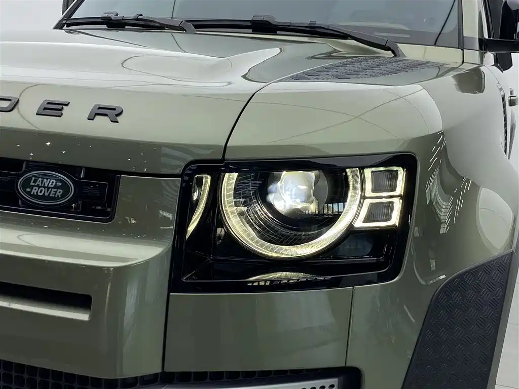 Land Rover Defender 2024 110 3.0T P400 Dark Special Edition фото 32