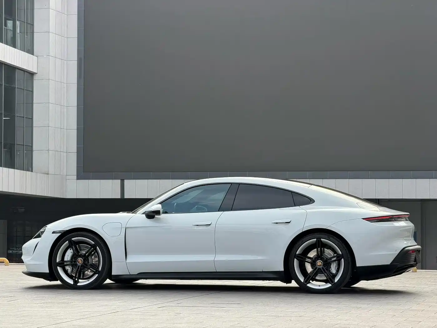 Porsche Taycan 2021 2020 Taycan