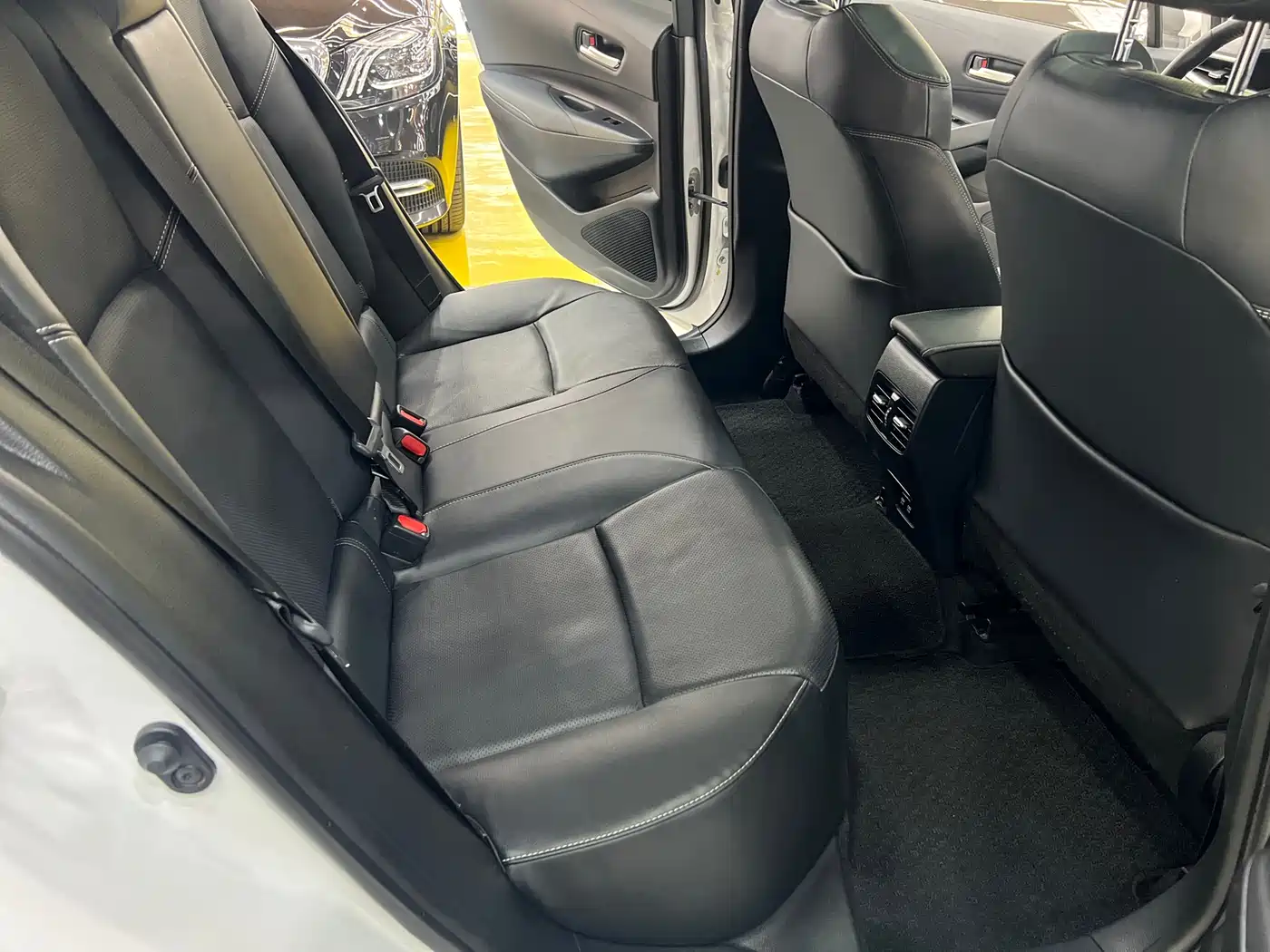 Toyota Corolla 2021 1.2T S-CVT Luxury Edition фото 11